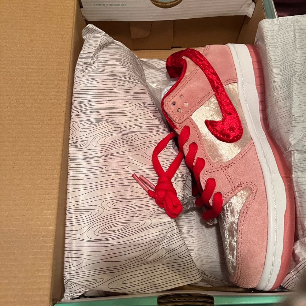 Strange Love low dunks